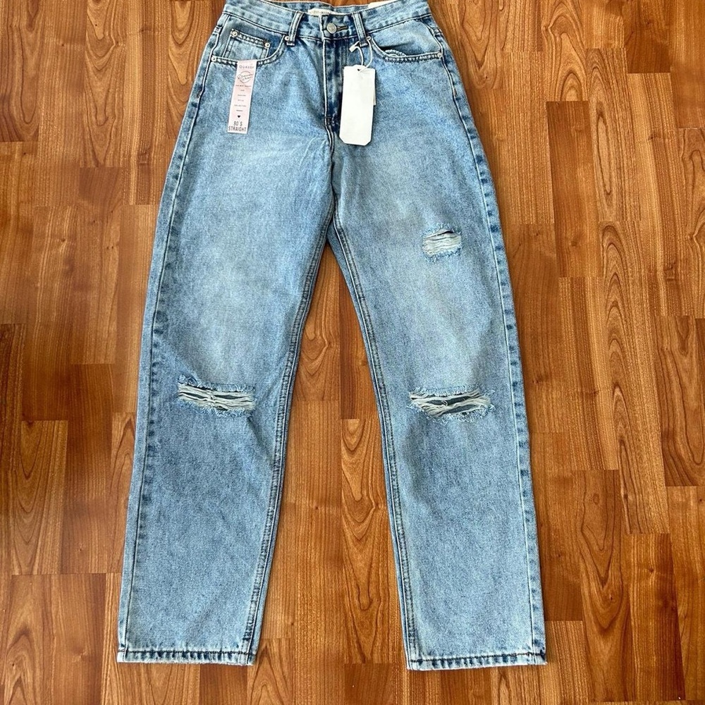 Distressed 90s Straight Leg Jeans